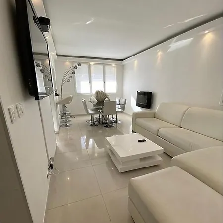 Apartment 2 Pieces Lumineux Design En Hypercentre De *